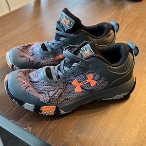 Under Armour Unisex-Child Pre School Mainshock 2 Alternate Lace Sneaker